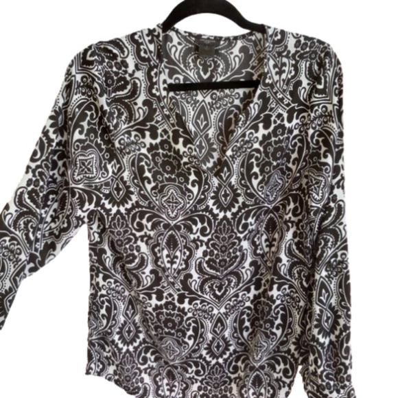 Ann Taylor White and Black V Neck Blouse  Women's size small - Picture 1 of 9